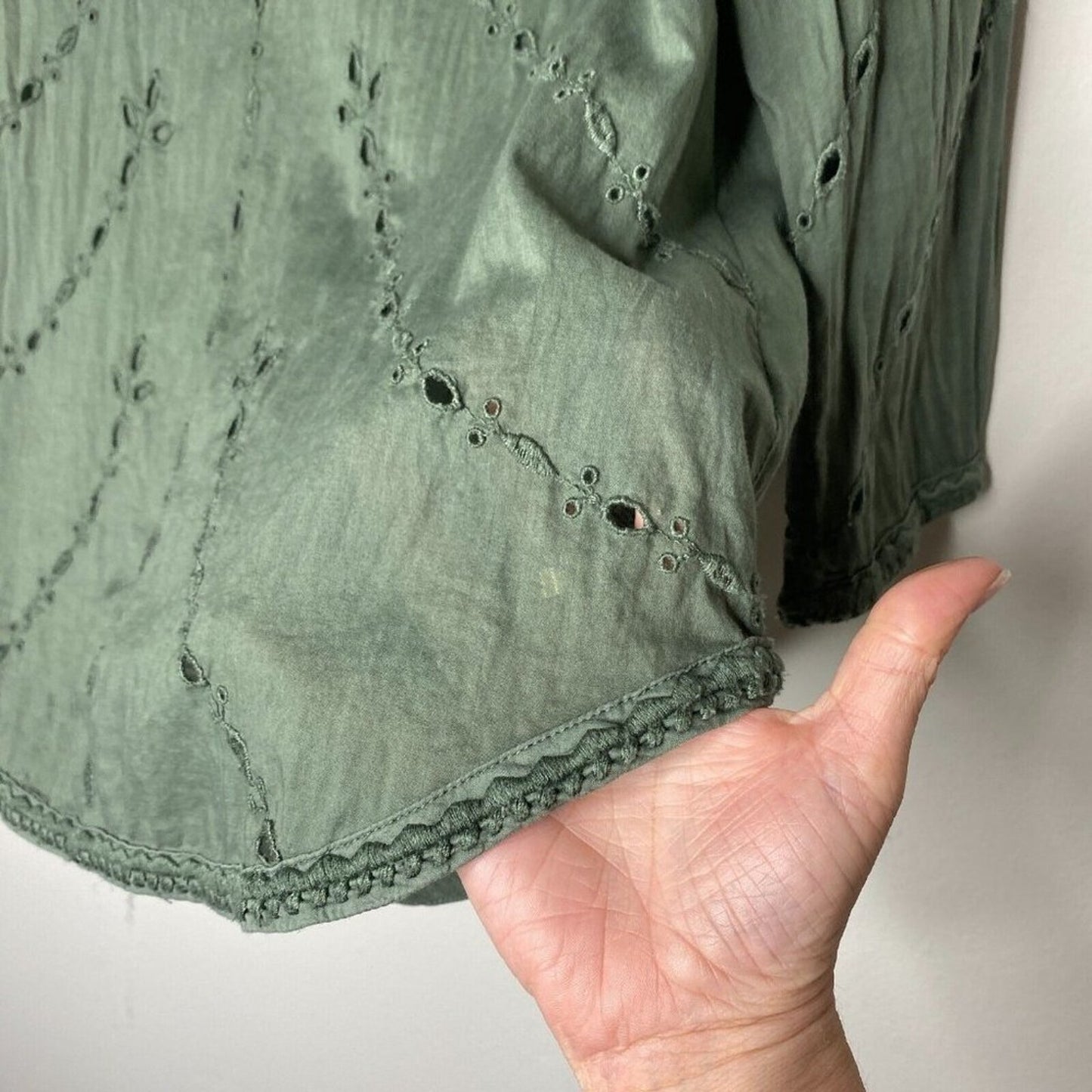 Gap Olive Green Embroidered Eyelet 3/4 Sleeve Crew Neck Blouse Top XS