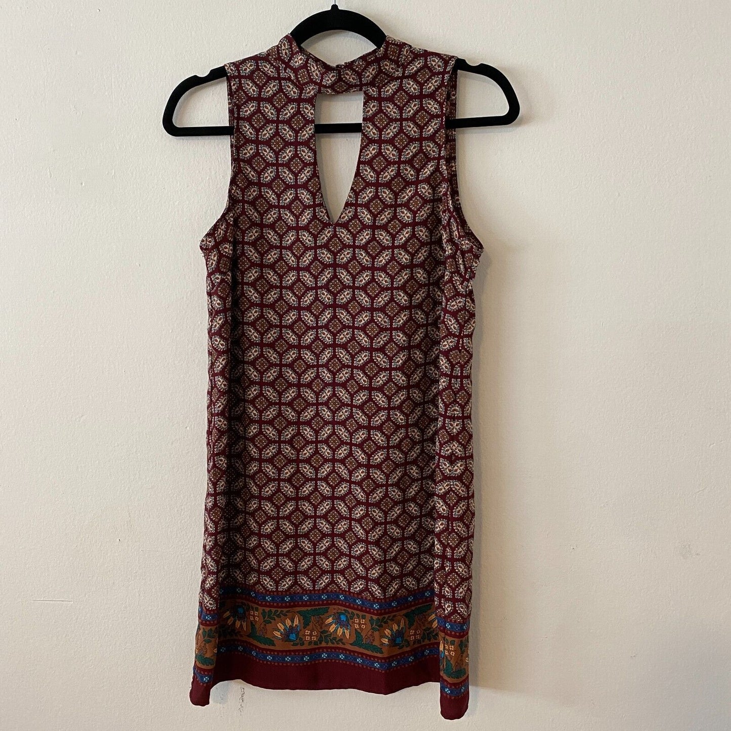 NWT Soprano Wine Paisley Print Multi Floral V-Neck Key Hole Sleeveless Dress XS