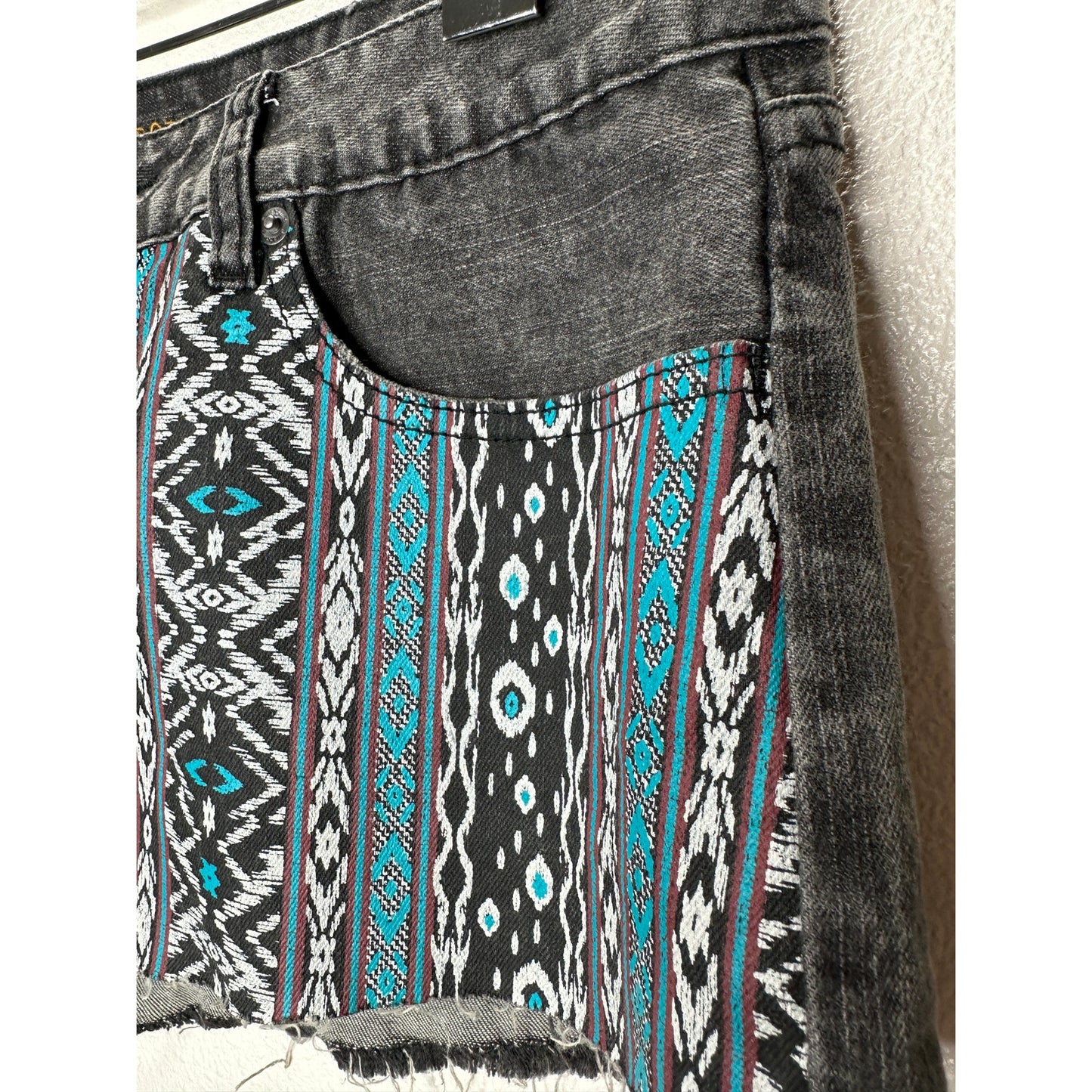Billabong Gray White Teal Aztec Print Raw Hem Lovin Life Shorts 9