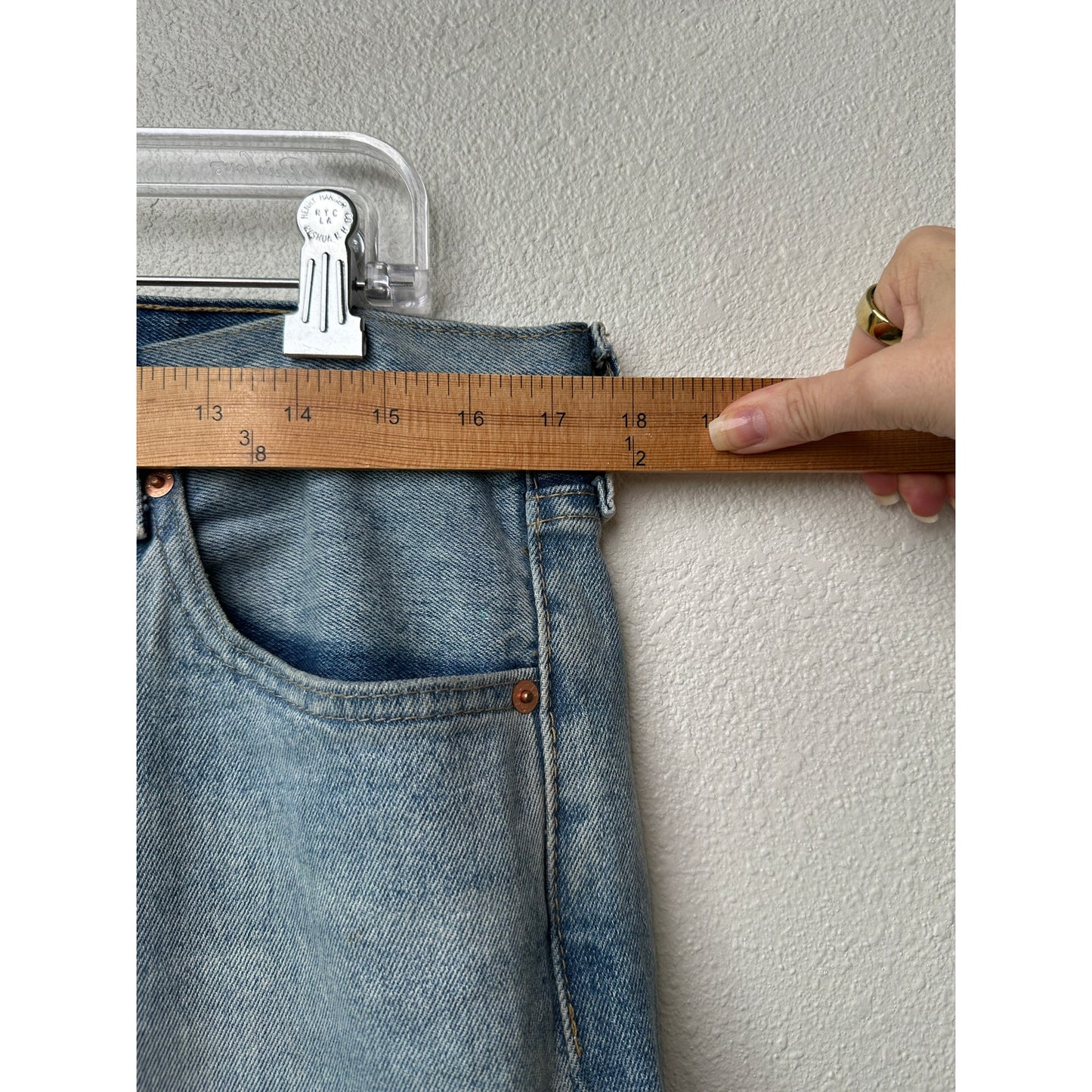 Levi's 501 Original Fit Lightweight Jeans Medium Wash Men's 33x32