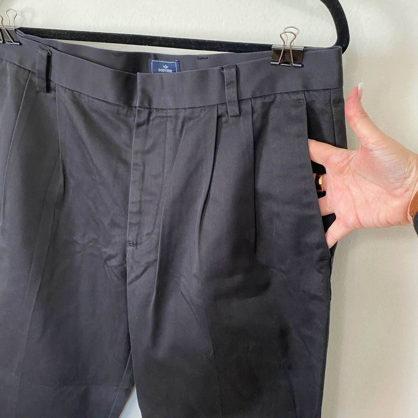 Men's Dockers D3 Classic Fit Pleated Black Zip Close Casual Pant Trousers 34