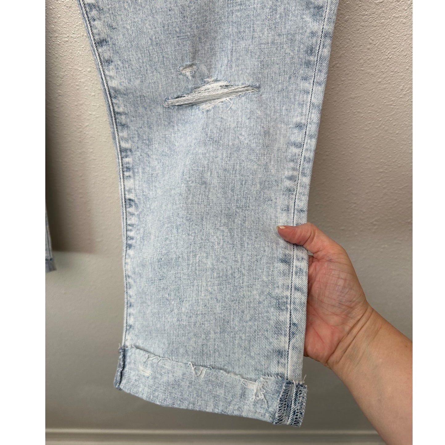 NWT GAP Girlfriend Mid Rise Jeans Gray Acid Wash 31 Raw Hem