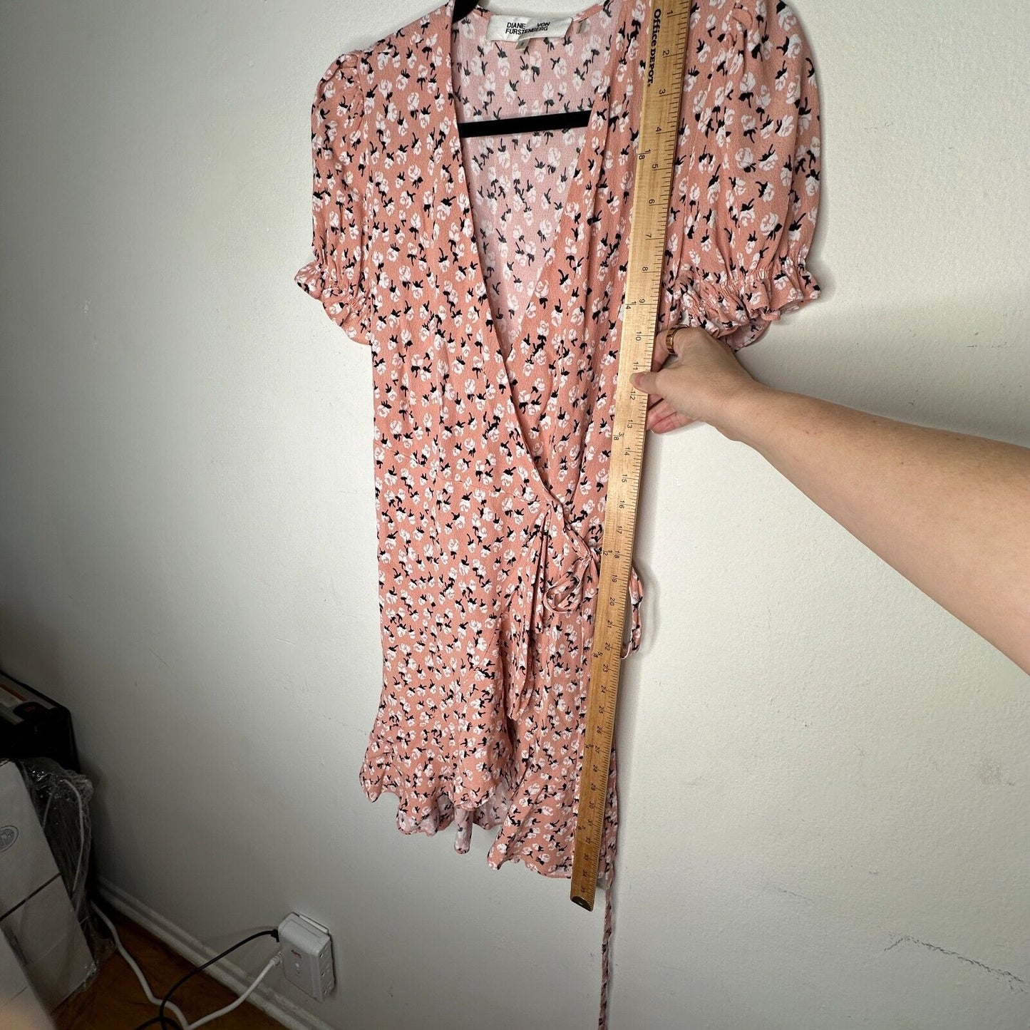 Diane Von Furstenberg Peach White Black Floral Ruffled Wrap Mini Puff Sleeve SM