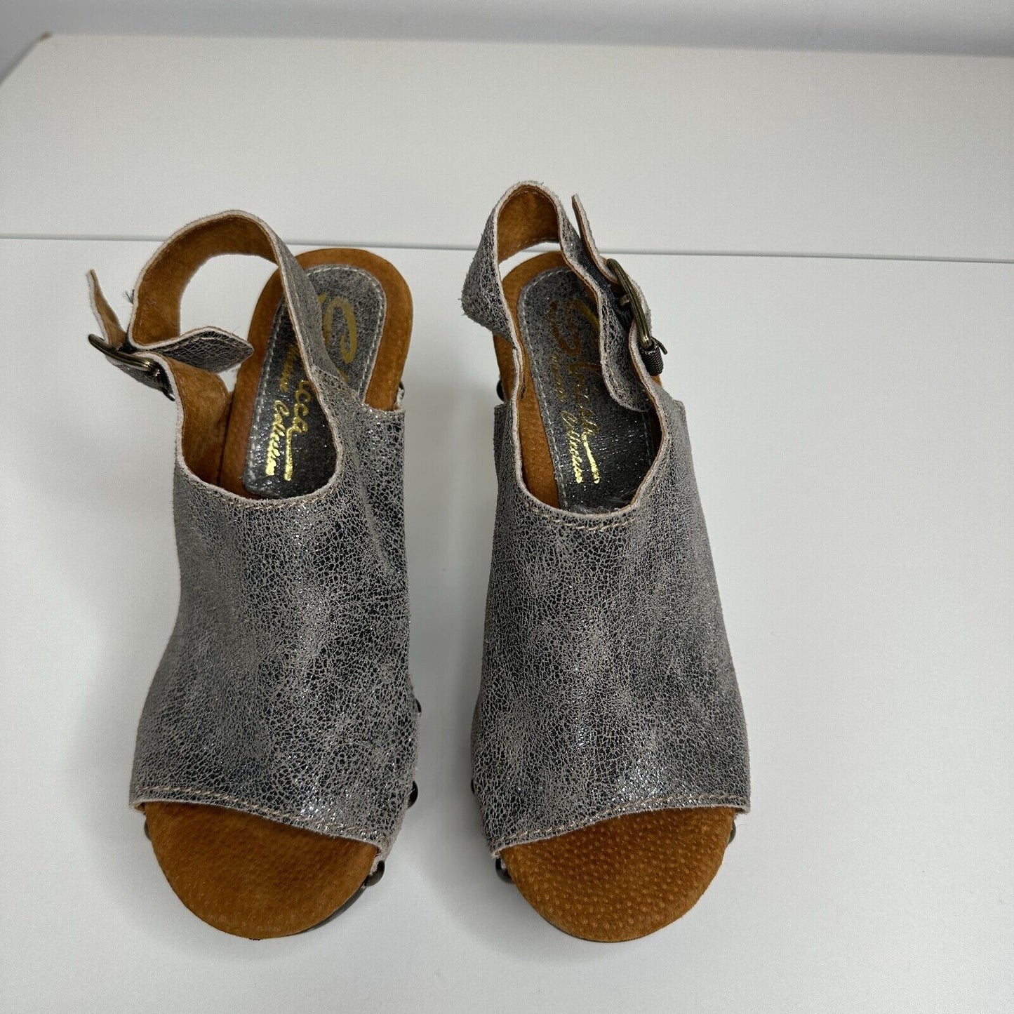 Sbicca Silver Cracked Leather Clunky Heel Ablaze Vintage Collection Open Toe 7