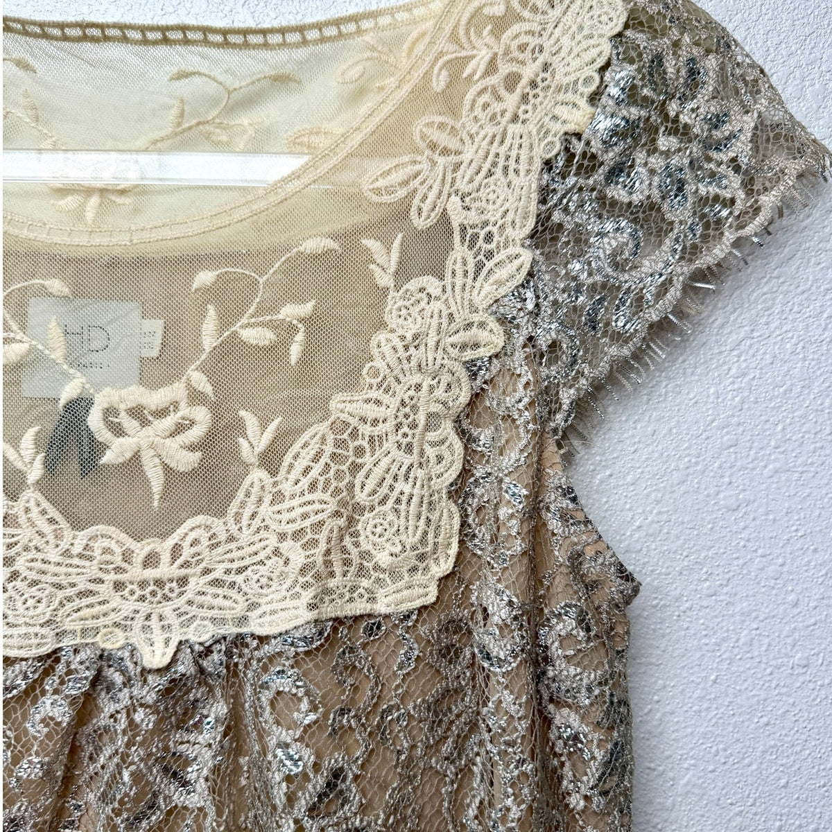 HD in Paris Metallic Silver Floral Lace Cap Sleeve Blouse Women's US 2