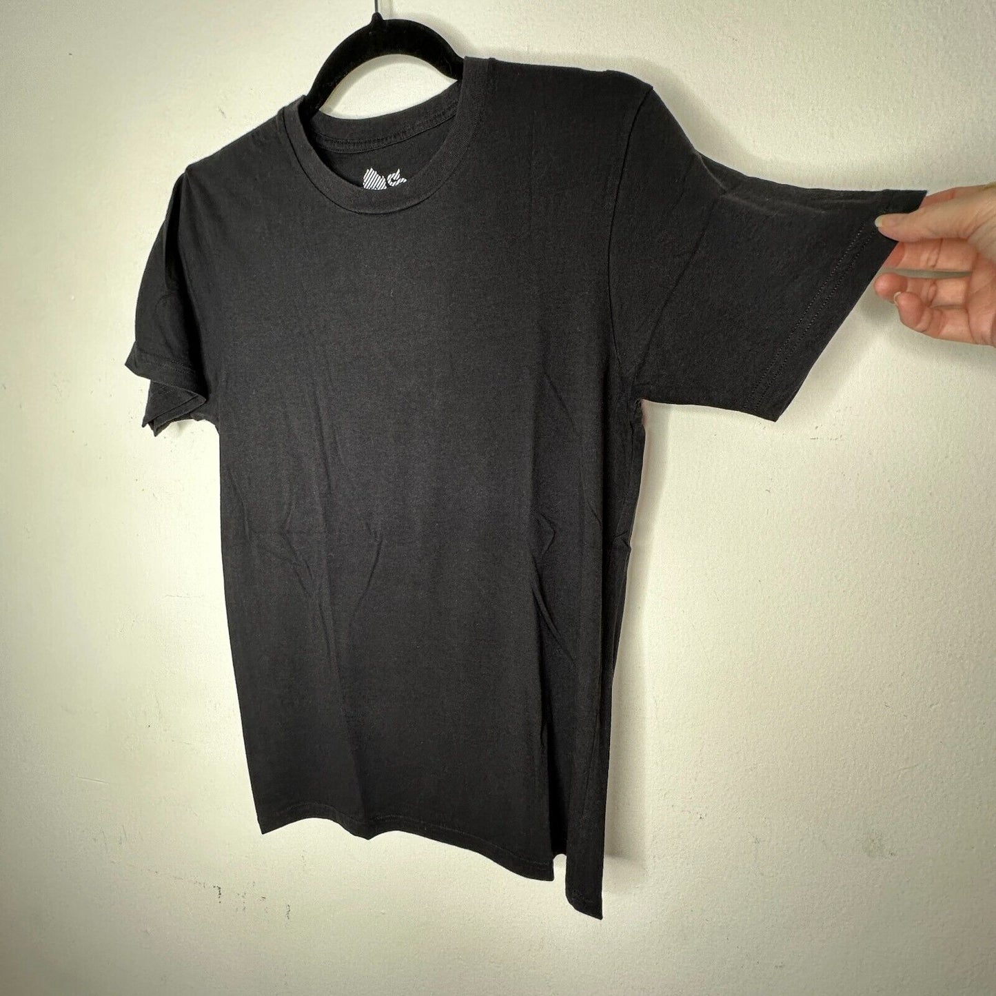 Singhalife Solid Black Short Sleeve Round Neck Tee Embroidered Logo Med