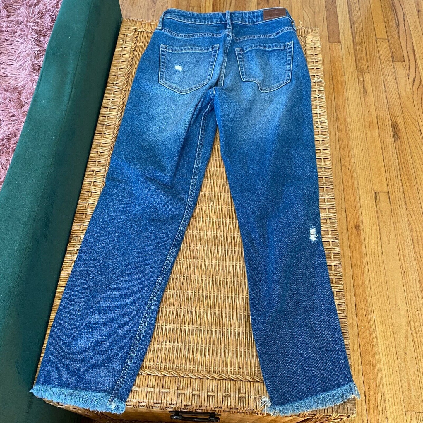 Hollister High Rise Mom Jeans Distressed Knees Frayed Hem Crop Denim Jean 26