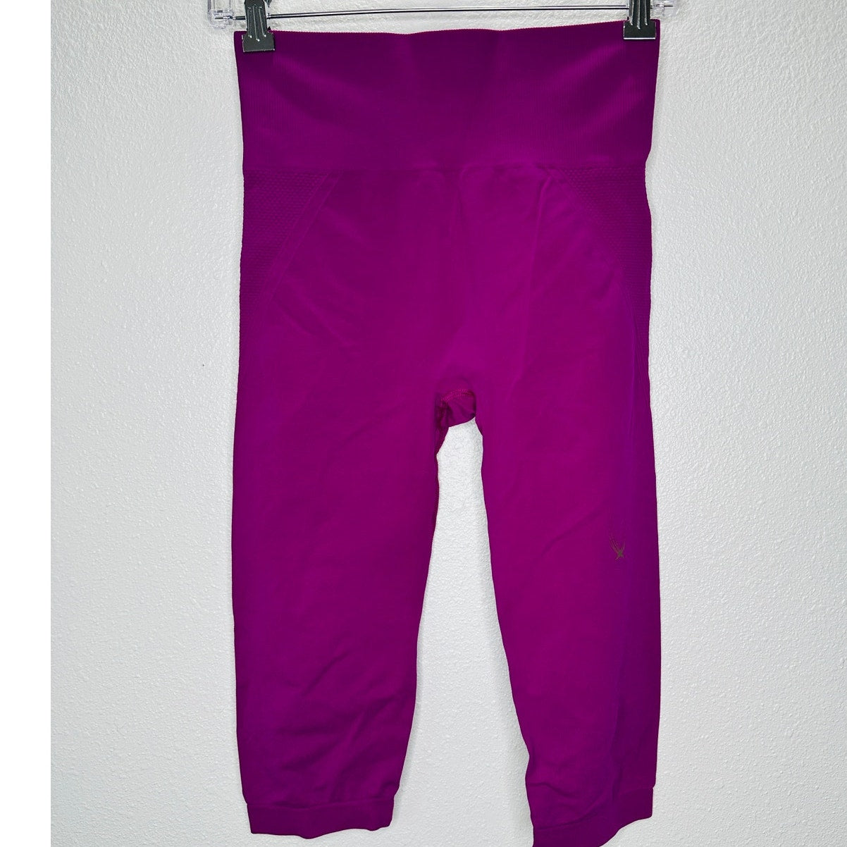 Lucas Hugh Technical Knit Magenta Seamless Capri Yoga Pants M