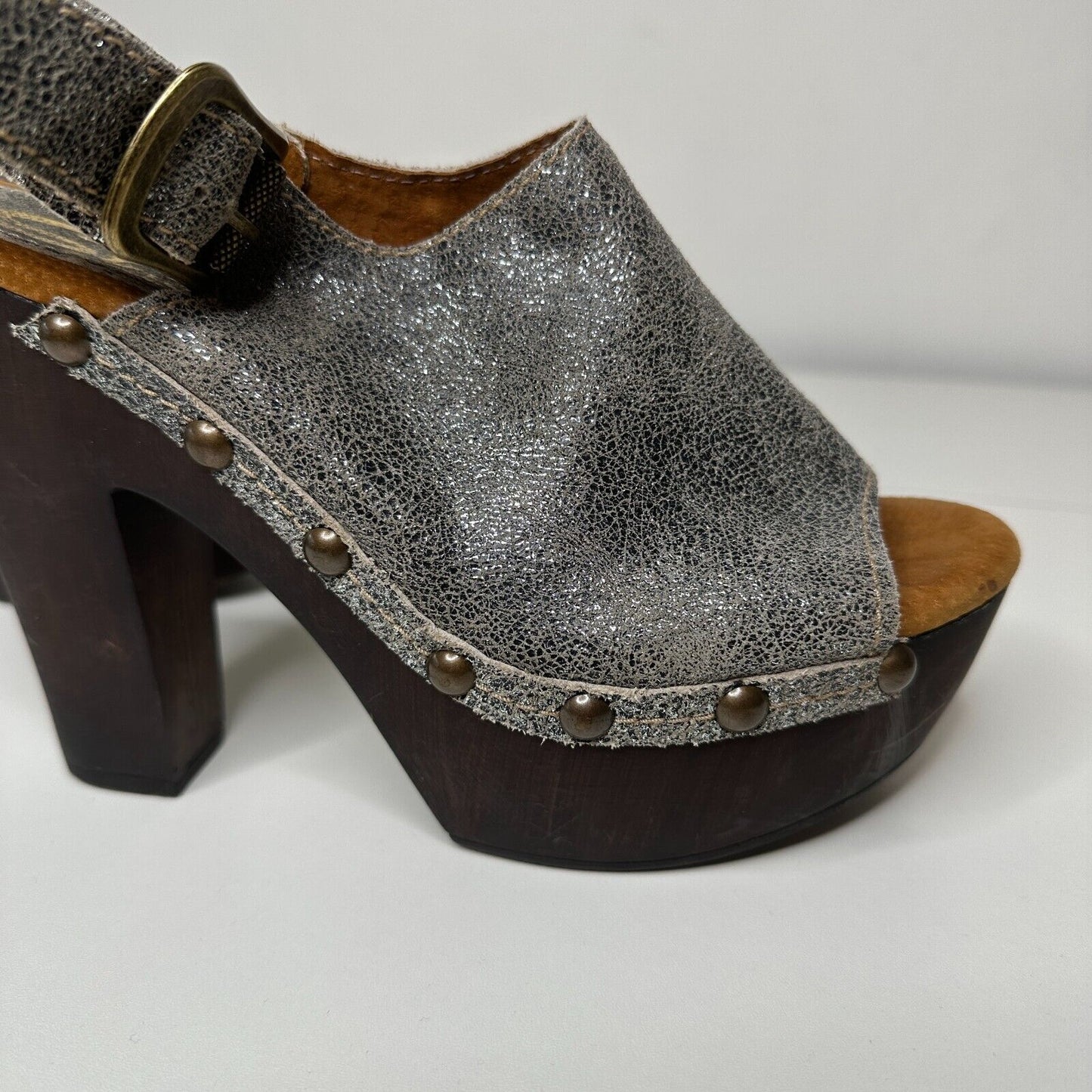Sbicca Silver Cracked Leather Clunky Heel Ablaze Vintage Collection Open Toe 7